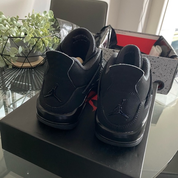 Jordan 4 Retro Black Cat (2020) GS - Picture 6 of 8